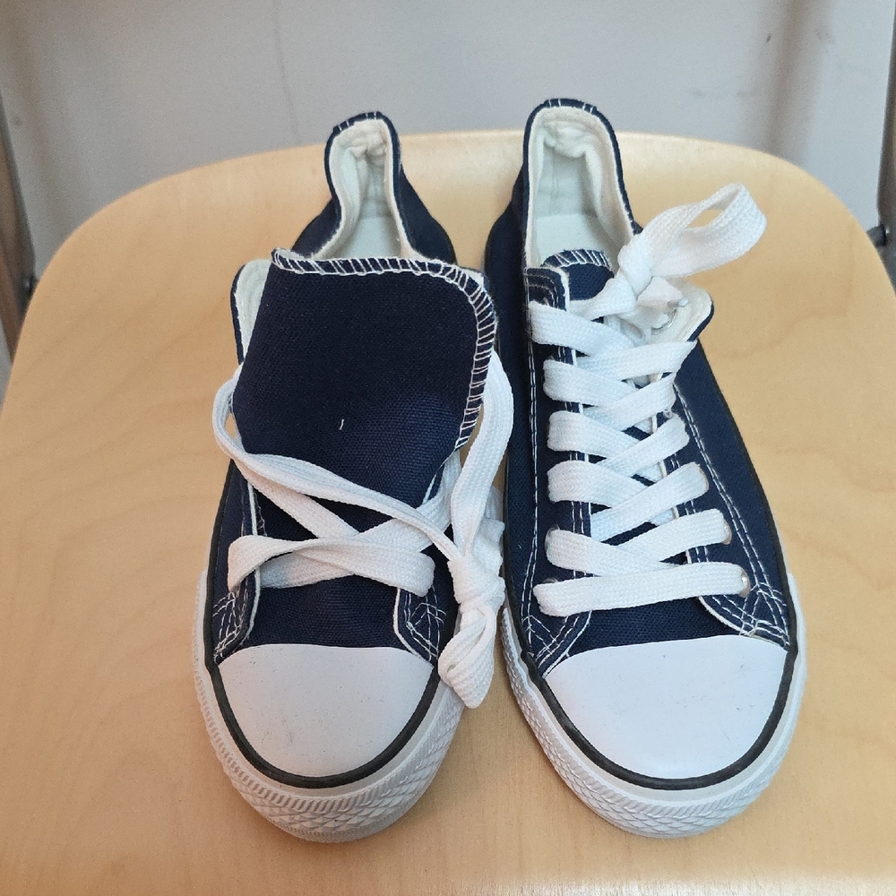 SHANZU Blue and White Sneakers Classic Canvas Style SZ 38 / 240 NWT